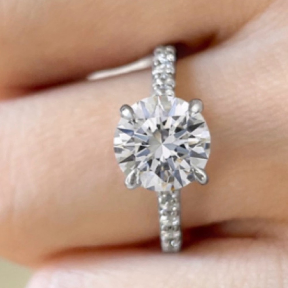 5 CT MOISSANITE RING SIZE 7 STERLING SILVER WITH CERTIFICATE OF AUTHENTICITY D